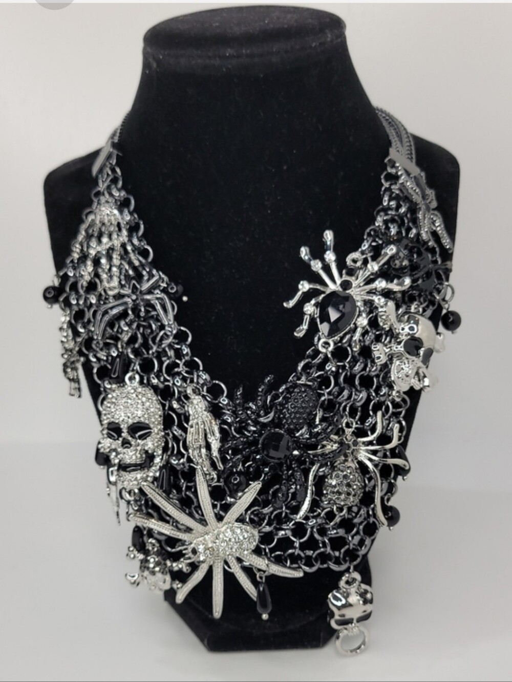 ✨️☠️🕷NWT Statement Gunmetal NASTHA Couture Skull& Spider Necklace ✨️☠️🕷